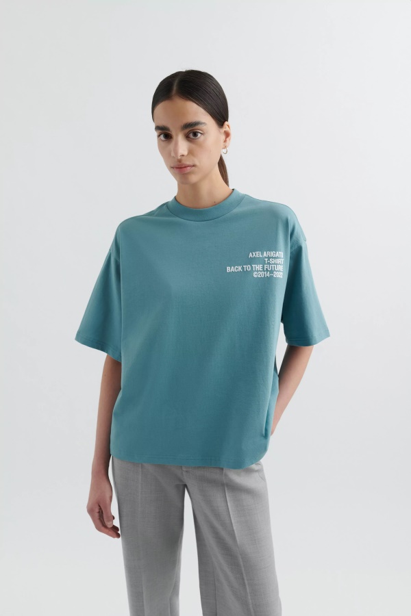 Aikakauden T-paita Vaalea Bensiininsininen Axel Arigato