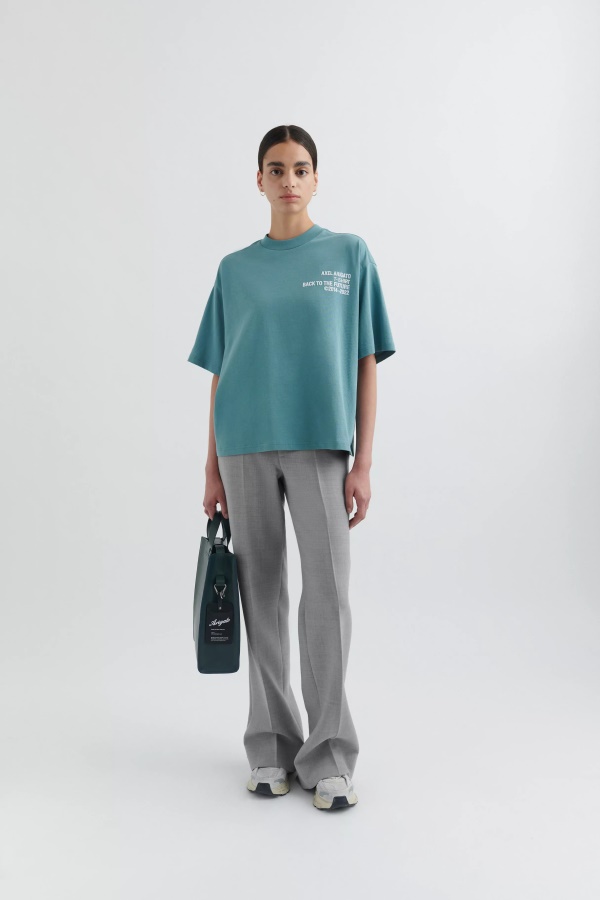 Aikakauden T-paita Vaalea Bensiininsininen Axel Arigato