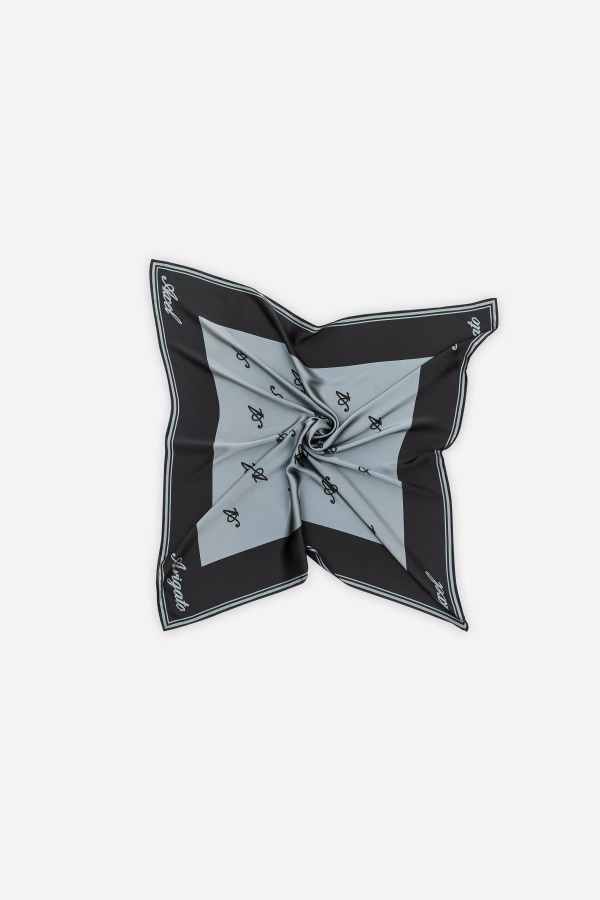 Musta/vulkaaninen Tuhka