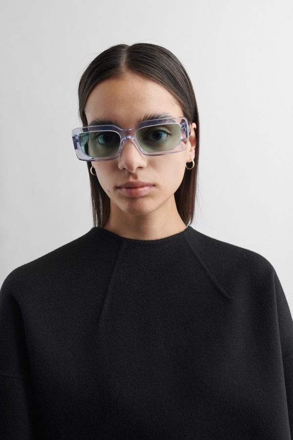 Areena Suorakulmaiset Aurinkolasit Läpinäkyvä Vihreä Axel Arigato