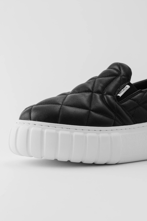 Axel Arigato Haze Slip Mustalla