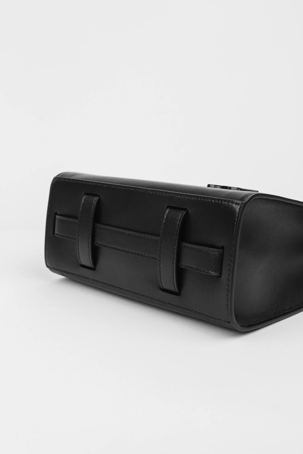 Axel Arigato Musta Rutiini Nahkalaukku