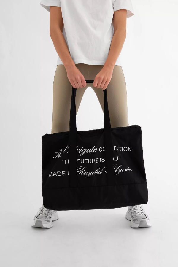 Axel Arigato Musta Tulevaisuuden Vetoketjullinen Laukku