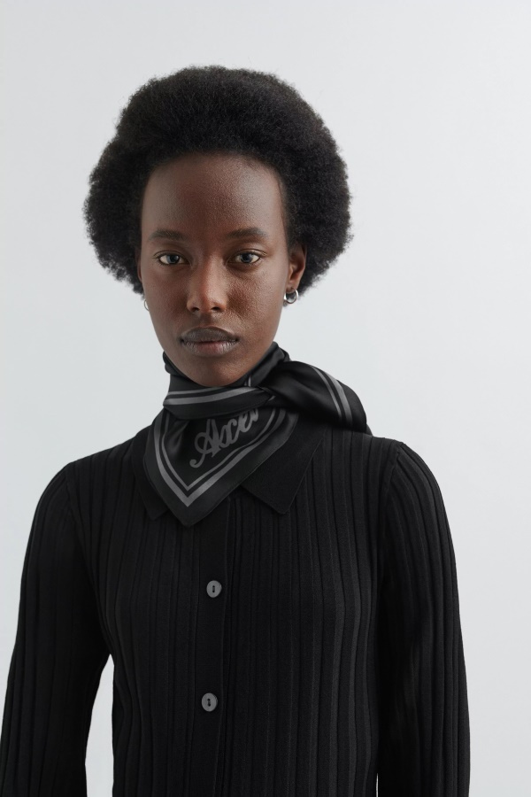 Axel Arigato Musta Vulkaaninen Tuhka Silkkihuivi