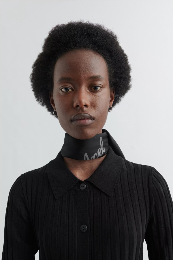 Axel Arigato Musta Vulkaaninen Tuhka Silkkihuivi