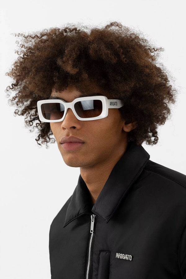 Axel Arigato Norsunluun Haalistuneet Ruskeat Areenan Suorakaiteen Muotoiset Aurinkolasit