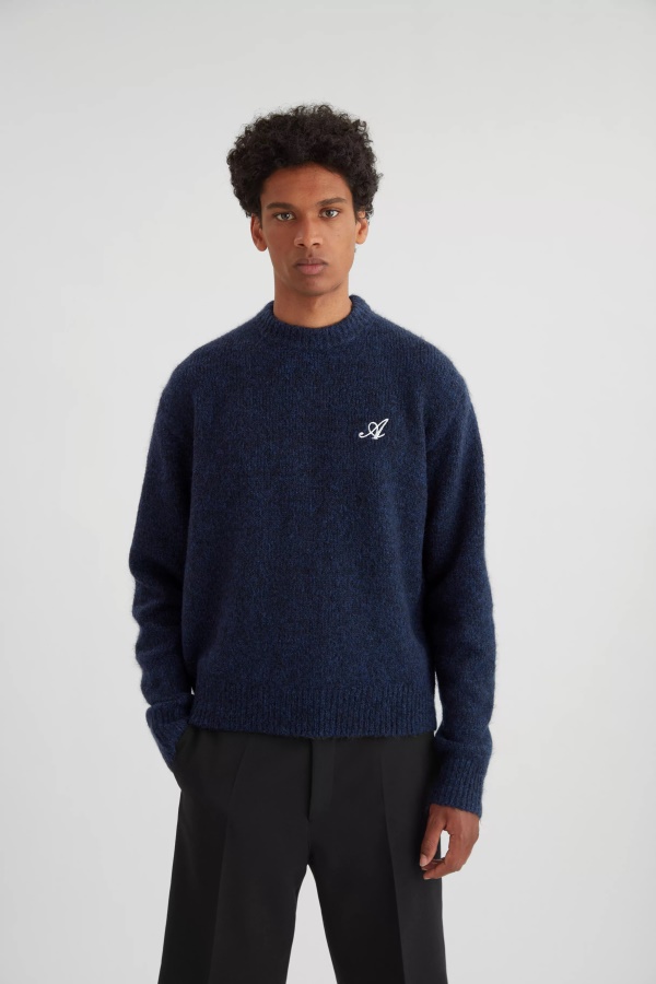 Tummansininen Melansi