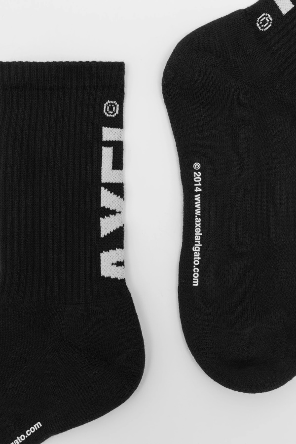 Axel Copyright Sukat Mustat Axel Arigato