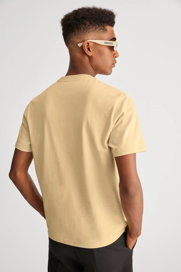 Fokus Logo T-paita Luonnonkeltainen Axel Arigato