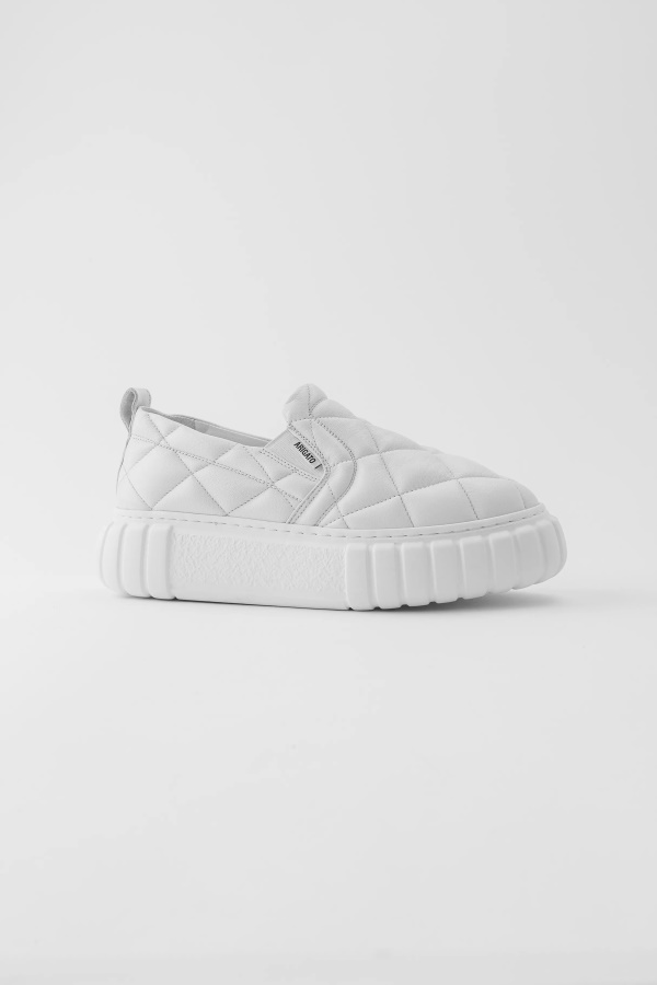 Haze Slip Valkoisella Axel Arigato