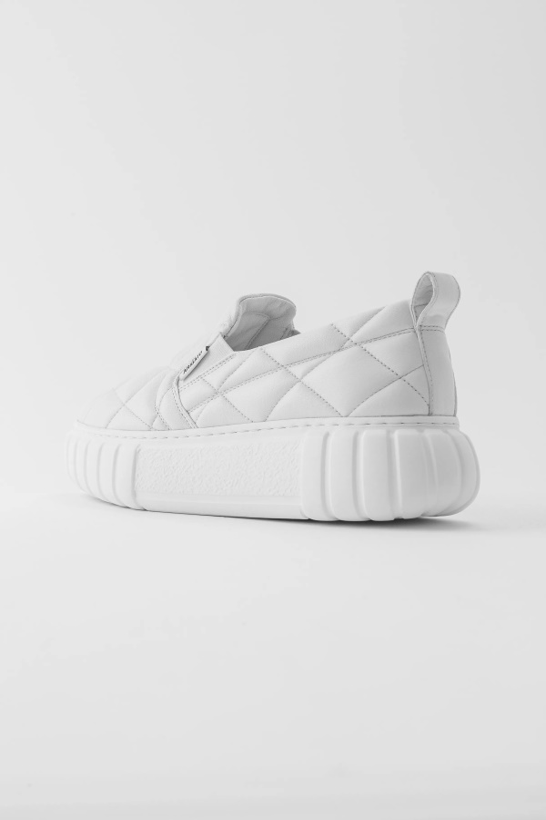 Haze Slip Valkoisella Axel Arigato