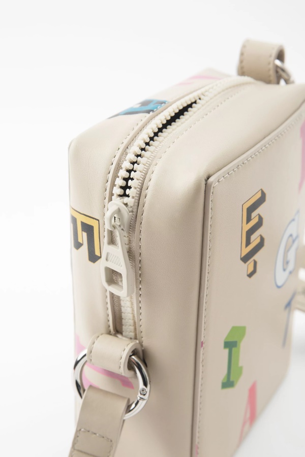 Kuutiomonogrammi Nahkapussi Axel Arigato Vaalea Beige