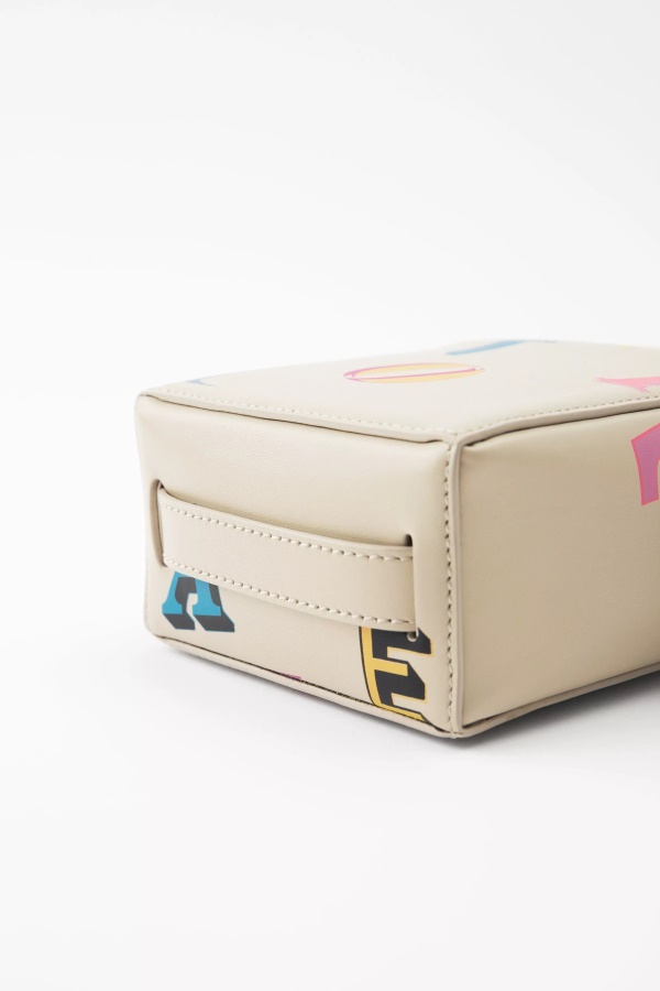 Kuutiomonogrammi Nahkapussi Axel Arigato Vaalea Beige