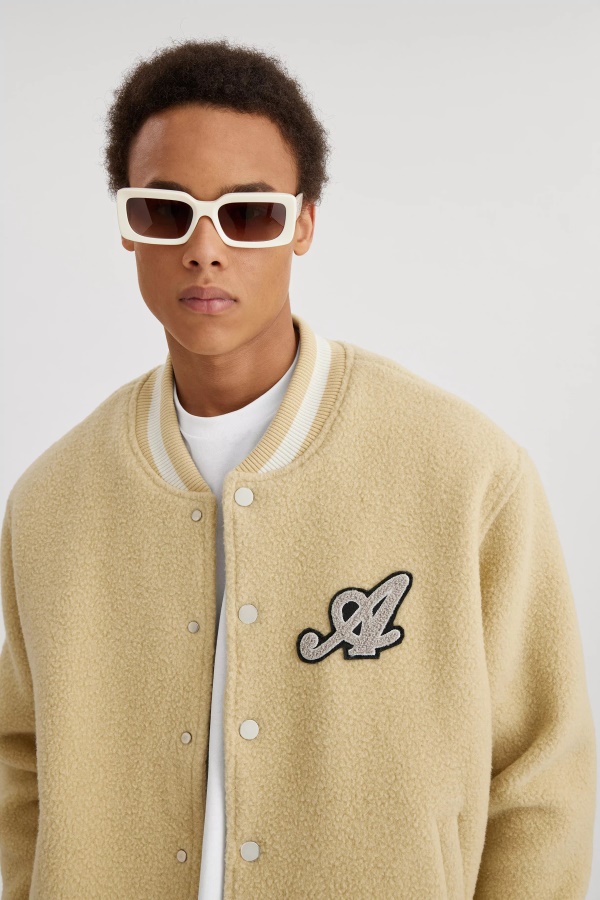 Off Court Pommikone Vaalea Beige Axel Arigato