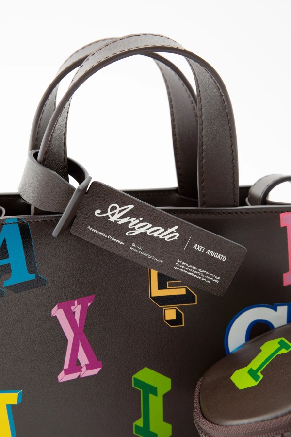 Ominaisuus Monogrammi Nahkalaukku Tummanruskea Axel Arigato