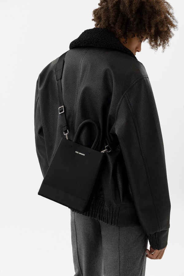 Ostoskassi Mini Musta Axel Arigato