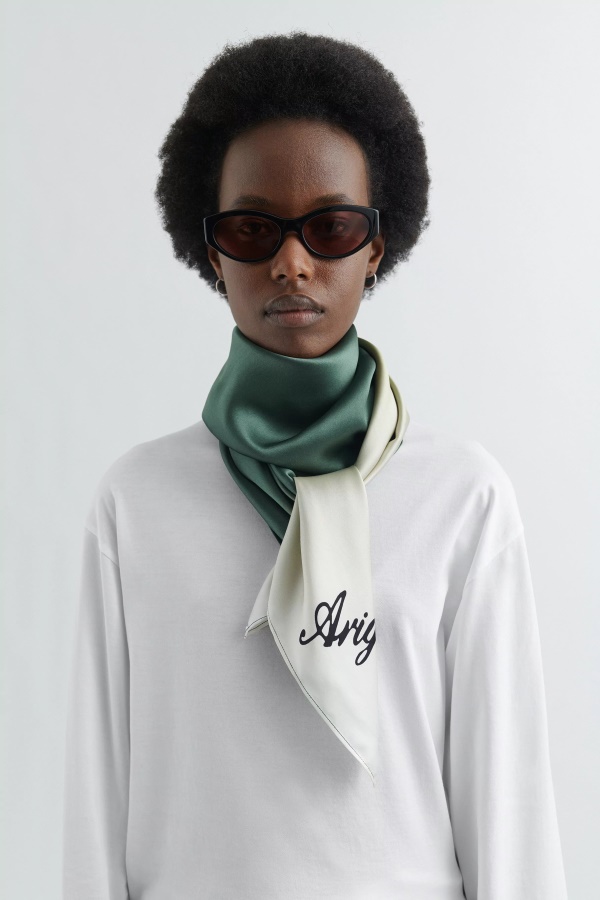 Prisma Silkkihuivi Belgian Block Tummanvihreä Axel Arigato