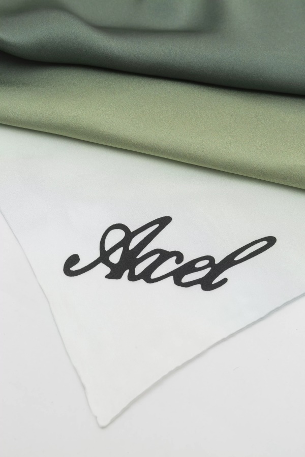 Prisma Silkkihuivi Belgian Block Tummanvihreä Axel Arigato