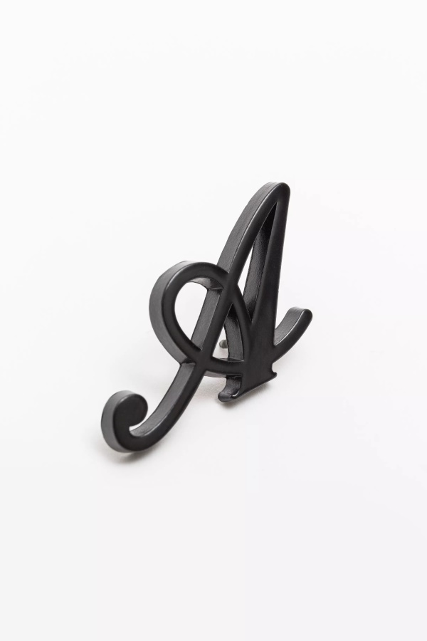 Signature Pin Black Axel Arigato