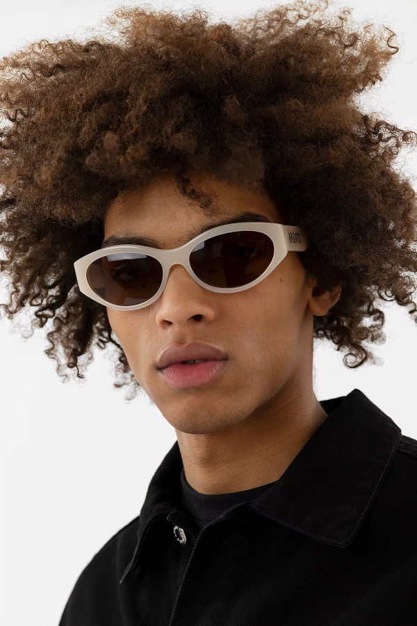 Tonia Cat-eye Aurinkolasit Maitomainen Persikkaruskea Axel Arigato