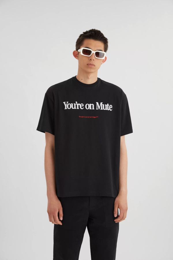 Mykkä T-paita Musta Axel Arigato